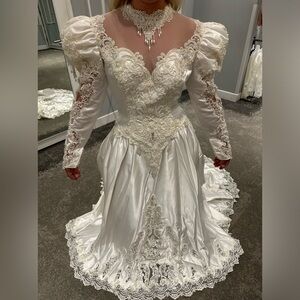 BEAUTIFUL HANDMAID ITALIAN WEDDING DRESS